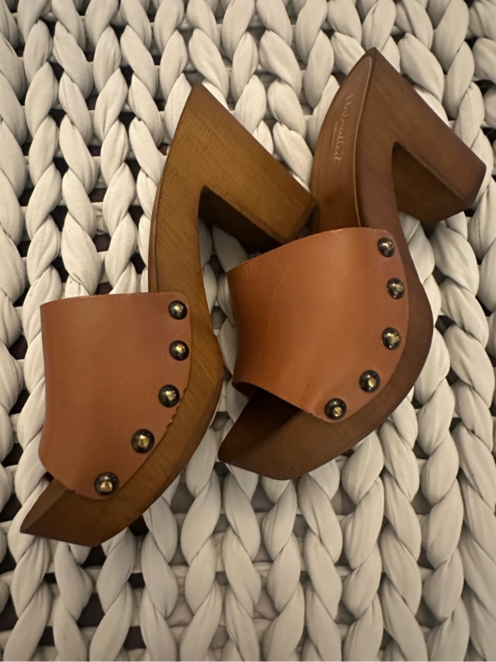 NEW Ariat Unbridled Tan Leather Wood Platform Slide Clog Mule Sandals Heels 8.5M